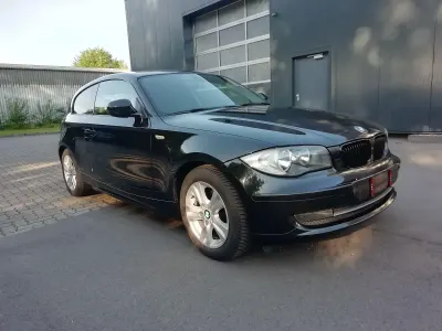 Gebraucht BMW 116 122 PS (89 kW) 2011 Schwarz Kleinwagen