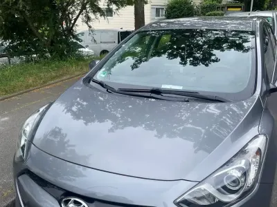 Gebraucht Hyundai i30 99 PS (72 kW) 2012 Grau Limousine
