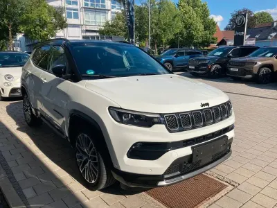Gebraucht Jeep Compass Summit 131 PS (96 kW) 2024 Weiß SUV