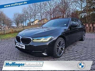 Black sapphire (metallic) Gebraucht 2021 BMW 530 Sport Line Kombi | 39.777 € (Fairer Preis)