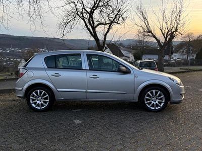 Gebraucht Opel Astra 105 PS (77 kW) 2004 Kleinwagen