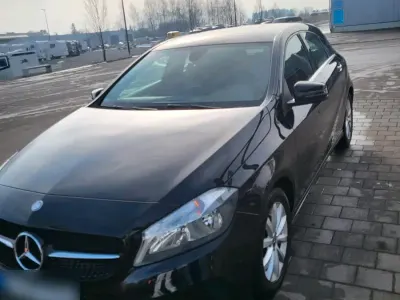 Gebraucht Mercedes A180 136 PS (100 kW) 2017 Schwarz Kleinwagen