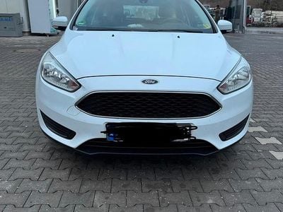 Gebraucht Ford Focus Trend 101 PS (74 kW) 2017 Weiß Limousine