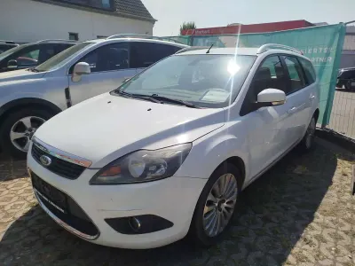Gebraucht Ford Focus Titanium 136 PS (100 kW) 2009 Frostweiß Kombi