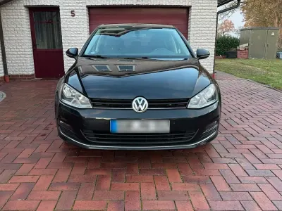 Gebraucht VW Golf VII LOUNGE 110 PS (80 kW) 2015 Schwarz Limousine