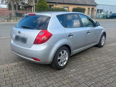 Gebraucht Kia Ceed 109 PS (80 kW) 2007 Silber Kleinwagen