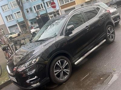Schwarz Gebraucht 2018 Nissan Qashqai N-Connecta SUV | 14.490 € (Fairer Preis)