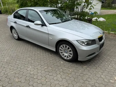 Gebraucht BMW 318 Basis 129 PS (94 kW) 2005 Silber Limousine