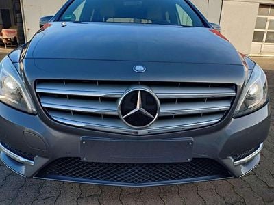 Mountaingrau met. Gebraucht 2014 Mercedes B250 Van / Kleinbus | 16.500 €