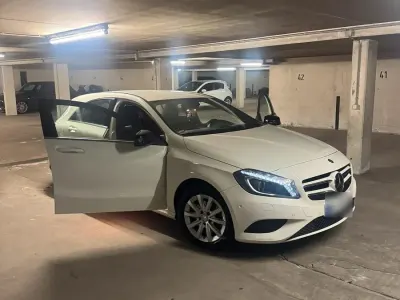 Gebraucht Mercedes A180 122 PS (89 kW) 2014 Weiß Kleinwagen
