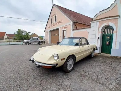 Gebraucht Alfa Romeo Spider 126 PS (92 kW) 1974 Beige Cabrio