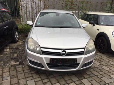 Gebraucht Opel Astra Basis 105 PS (77 kW) 2004 Starsilber iii m2 Limousine