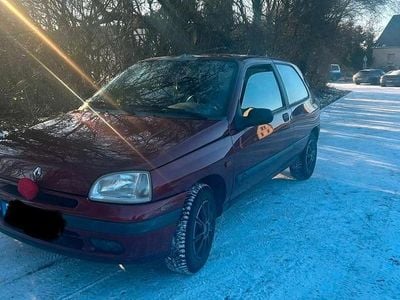 Rot Gebraucht 1996 Renault Clio Kleinwagen | 650 €