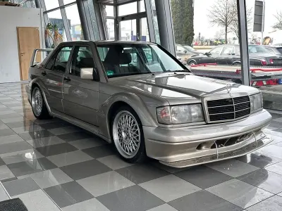 Gebraucht Mercedes 190 160 PS (117 kW) 1990 Gold Limousine