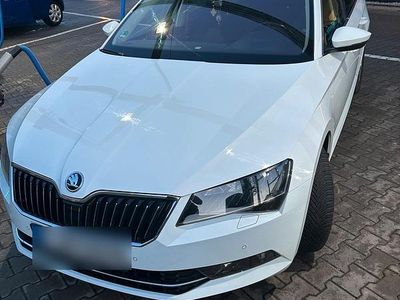 Gebraucht Skoda Superb 150 PS (110 kW) 2016 Weiß Kombi