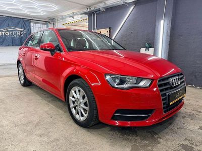 Gebraucht Audi A3 Attraction 105 PS (77 kW) 2013 Rot Limousine