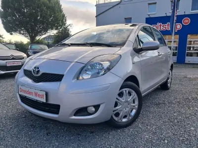 Gebraucht Toyota Yaris Life 101 PS (74 kW) 2010 Silber Kleinwagen