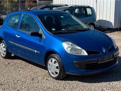 Second-hand Renault Clio II 75 CP (55 kW) 2008 Albastru Hatchback