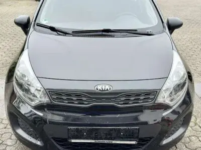 Używany Kia Rio 89 KM (65 kW) 2013 Czarny Hatchback