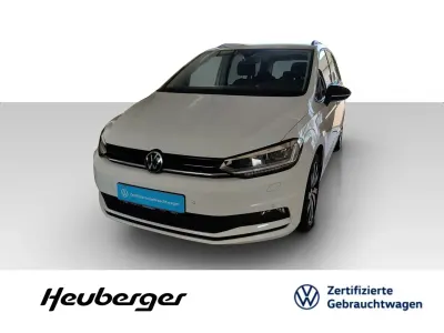 Gebraucht VW Touran Highline 150 PS (110 kW) 2021 Weiß Van / Kleinbus