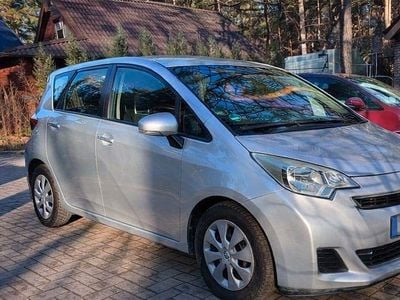 Gebraucht Toyota Verso-S 90 PS (66 kW) 2013 Silber Van / Kleinbus