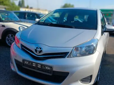 Gebraucht Toyota Yaris Life 69 PS (50 kW) 2012 Silber Kleinwagen