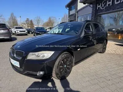 Gebraucht BMW 318 Comfort Edition 143 PS (105 kW) 2012 Schwarz Kombi