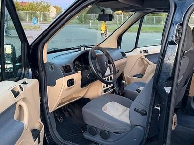 Second-hand Ford Tourneo Connect 116 CP (85 kW) 2008 Negru Monovolum