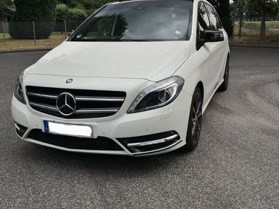 gebraucht Mercedes B250 AHK PANO Navi PDC Leder Kamera DAB