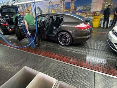 Porsche Panamera 4
