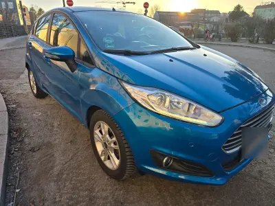 Używany Ford Fiesta 2015 Niebieski Hatchback