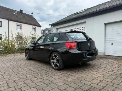 Gebraucht BMW 118 Sport Line 170 PS (125 kW) 2013 Schwarz Kleinwagen