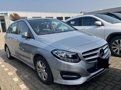 Gebraucht Mercedes B180 Style 122 PS (89 kW) 2015 Silber Van / Kleinbus