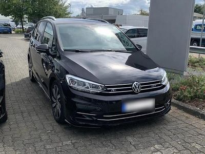 Second-hand VW Touran R-line 150 CP (110 kW) 2021 Negru Monovolum