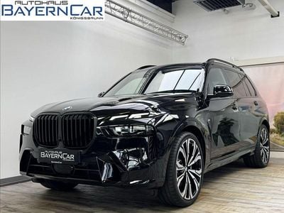 Black sapphire metallic Gebraucht 2025 BMW X7 M Sport SUV | 101.789 € (Superpreis)