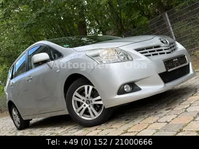 Gebraucht Toyota Verso Life 132 PS (97 kW) 2009 Silber Van / Kleinbus