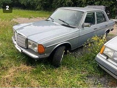 Gebraucht Mercedes 300 88 PS (64 kW) 1981 Blau Limousine