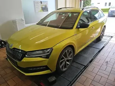 Gebraucht Skoda Superb SportLine 218 PS (160 kW) 2022 Gelb Kombi