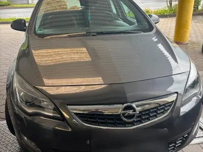 Gebraucht Opel Astra 179 PS (131 kW) 2010 Braun Limousine
