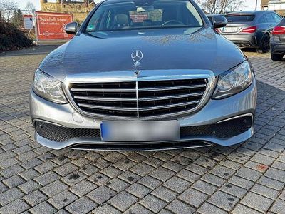Grau Gebraucht 2020 Mercedes E220 Limousine | 28.500 € (Fairer Preis)