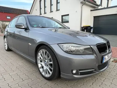 Gebraucht BMW 318 Exclusive 143 PS (105 kW) 2012 Grau Limousine