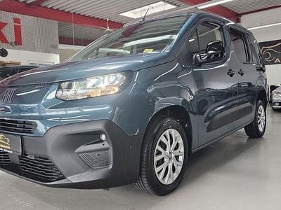 Neu Fiat Doblò 102 PS (75 kW) 2026 Blau Van / Kleinbus