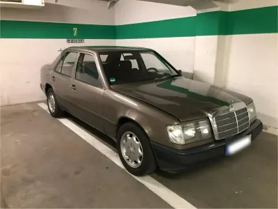 Gebraucht Mercedes E230 132 PS (97 kW) 1988 Braun Limousine