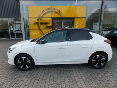 Usata Opel Corsa-e Elegance 100 kW (136 CV) 2021 Bianco Utilitaria