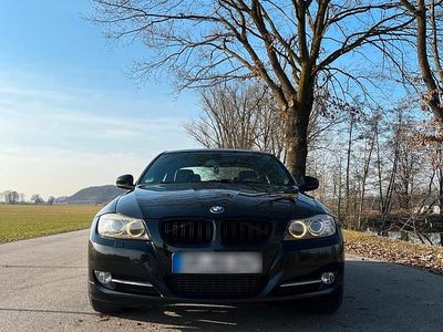 Gebraucht BMW 320 184 PS (135 kW) 2011 Schwarz Limousine