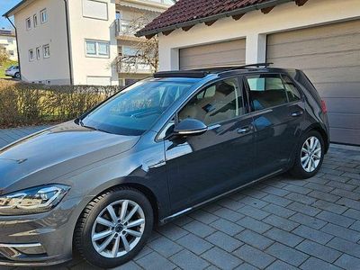 Gebraucht VW Golf VII Highline 131 PS (96 kW) 2019 Grau Limousine