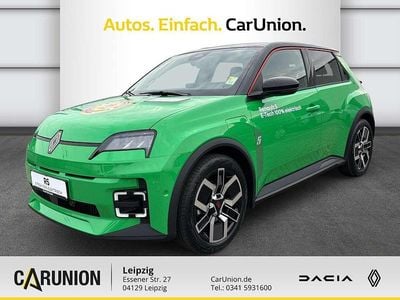 Pop green!, black pearlschwar Gebraucht 2024 Renault 5 E-Tech Komfort Limousine | 34.495 € (Fairer Preis)