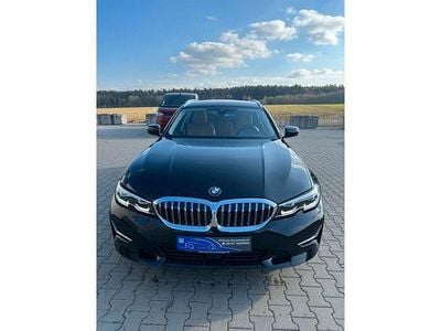 Gebraucht BMW 320 Luxury Line 184 PS (135 kW) 2021 Saphirschwarz Kombi