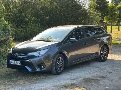 Gebraucht Toyota Avensis 143 PS (105 kW) 2016 Grau Kombi