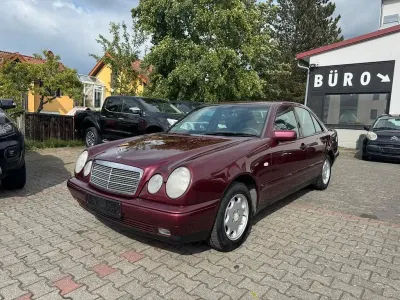 Gebraucht Mercedes E200 Classic 136 PS (100 kW) 1997 Rot Limousine